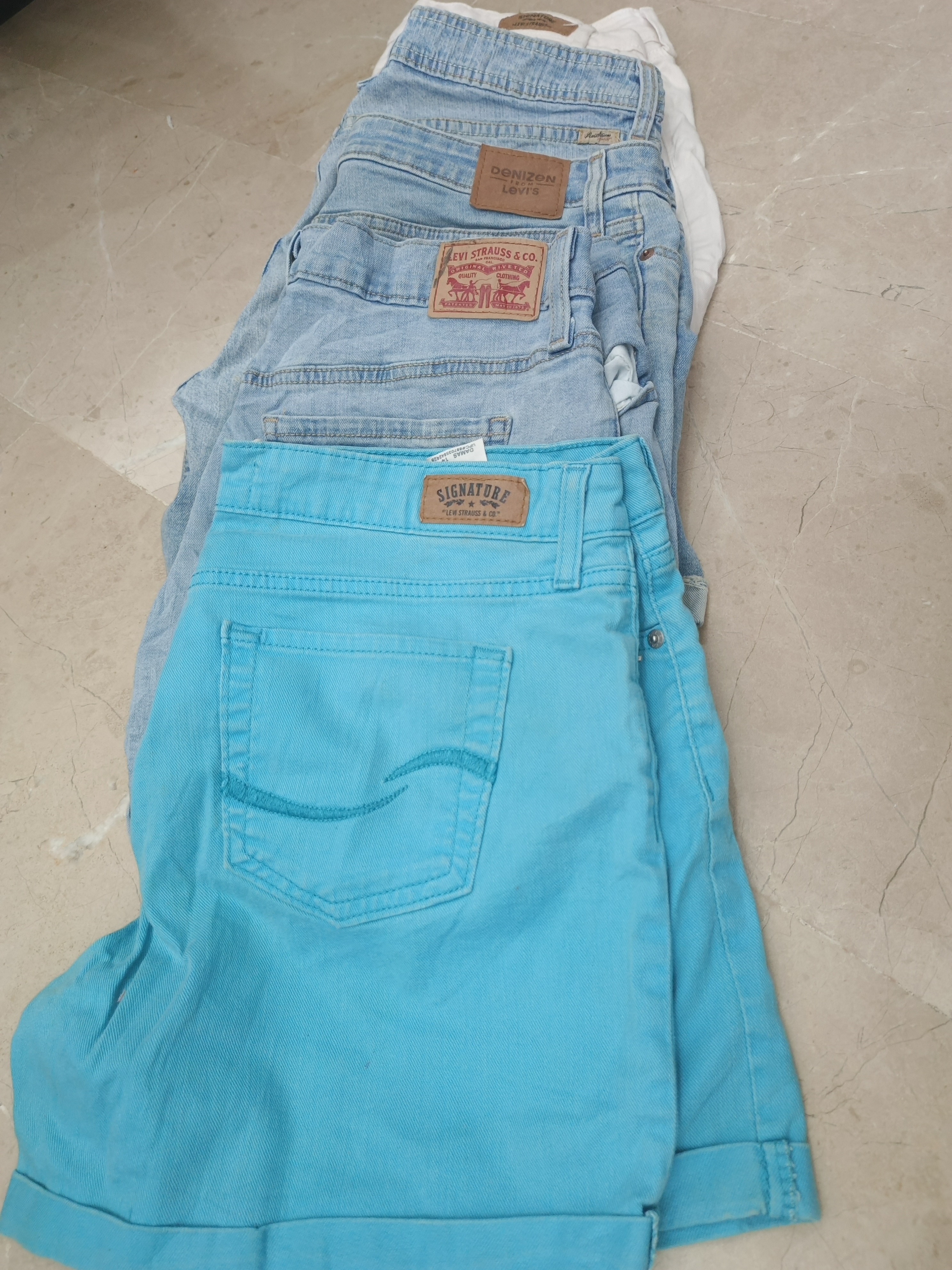 Women Levi's shorts