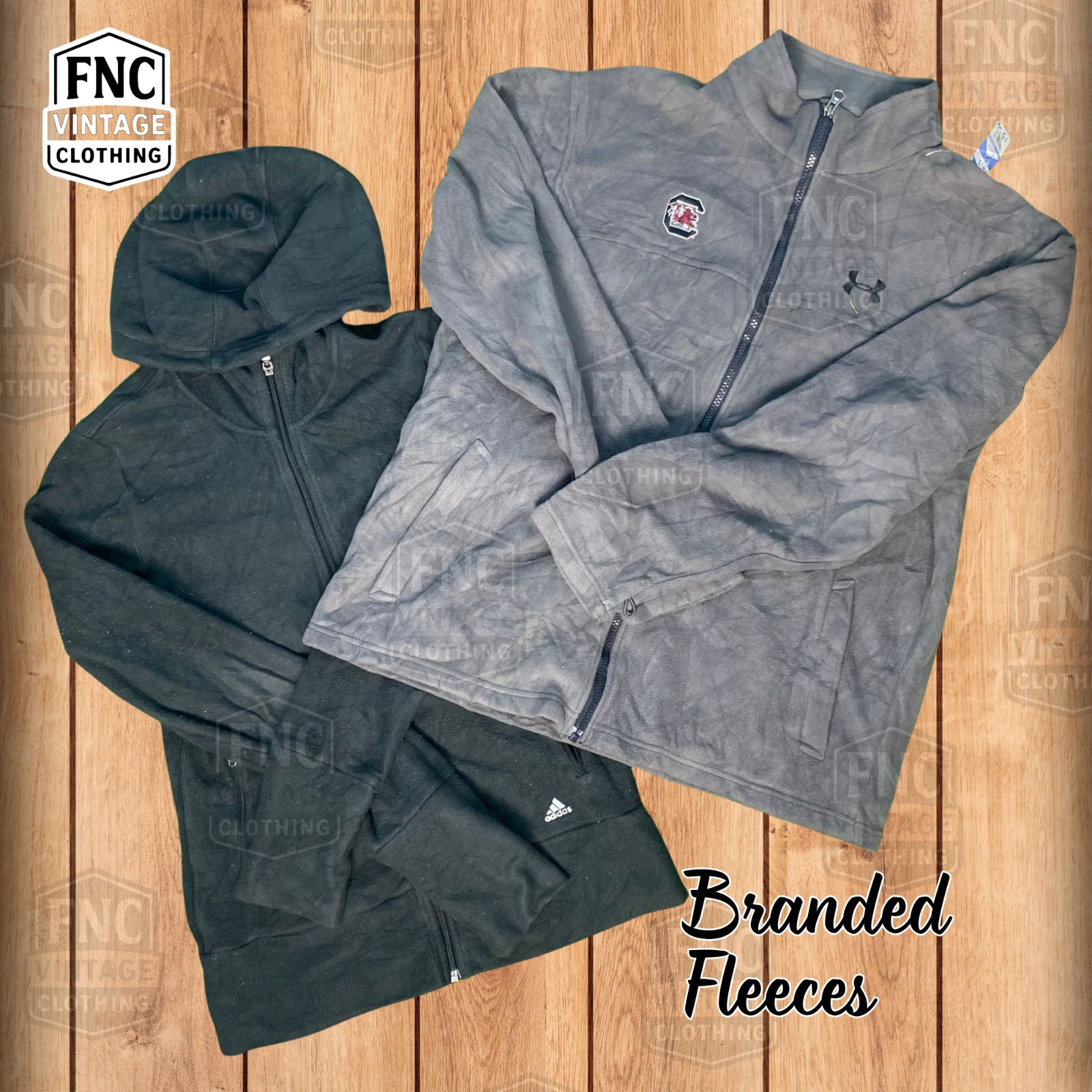 Pullover in pile con marchio - Essenziale e Confor..