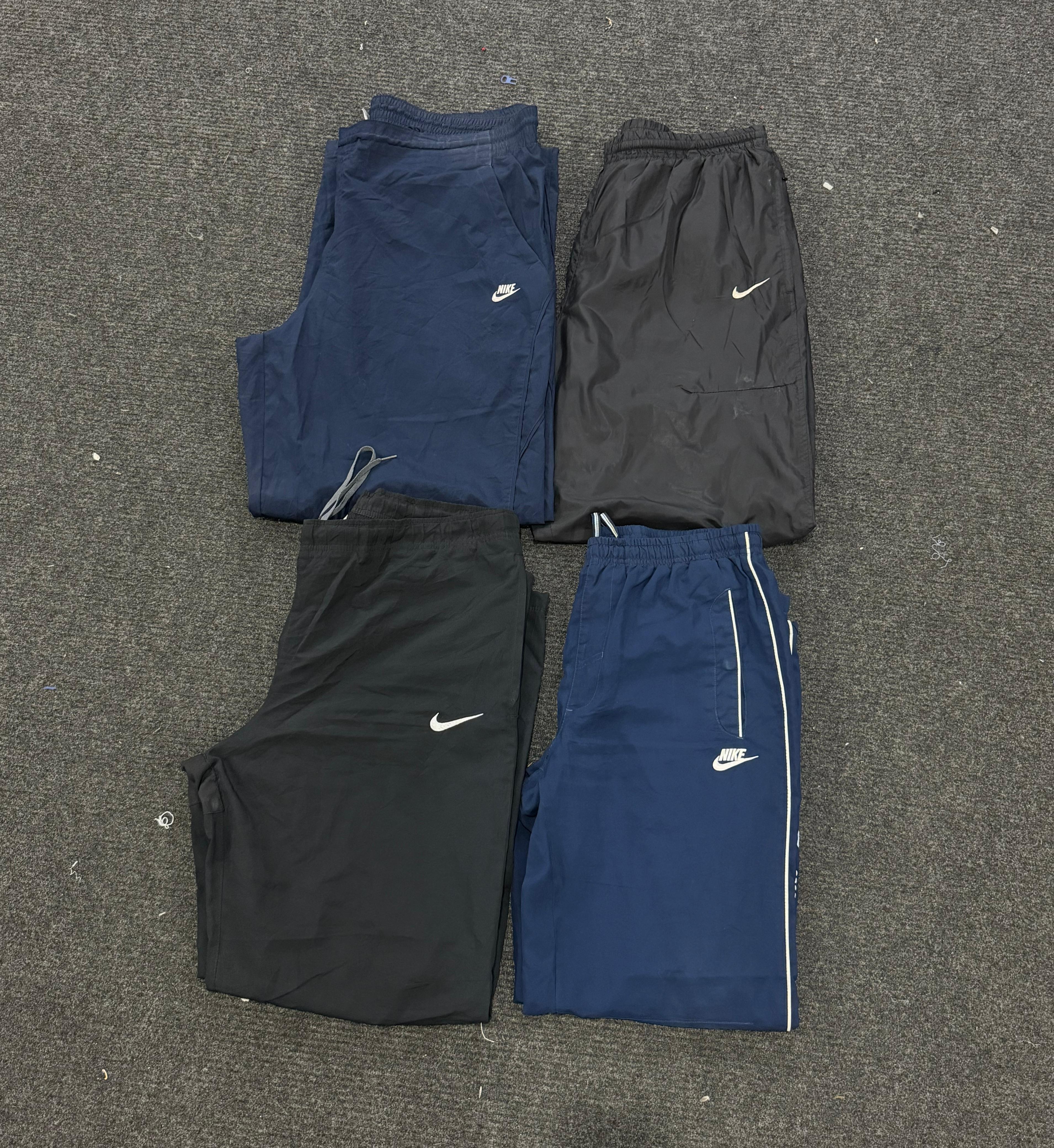 NIKE TRACKPANTS