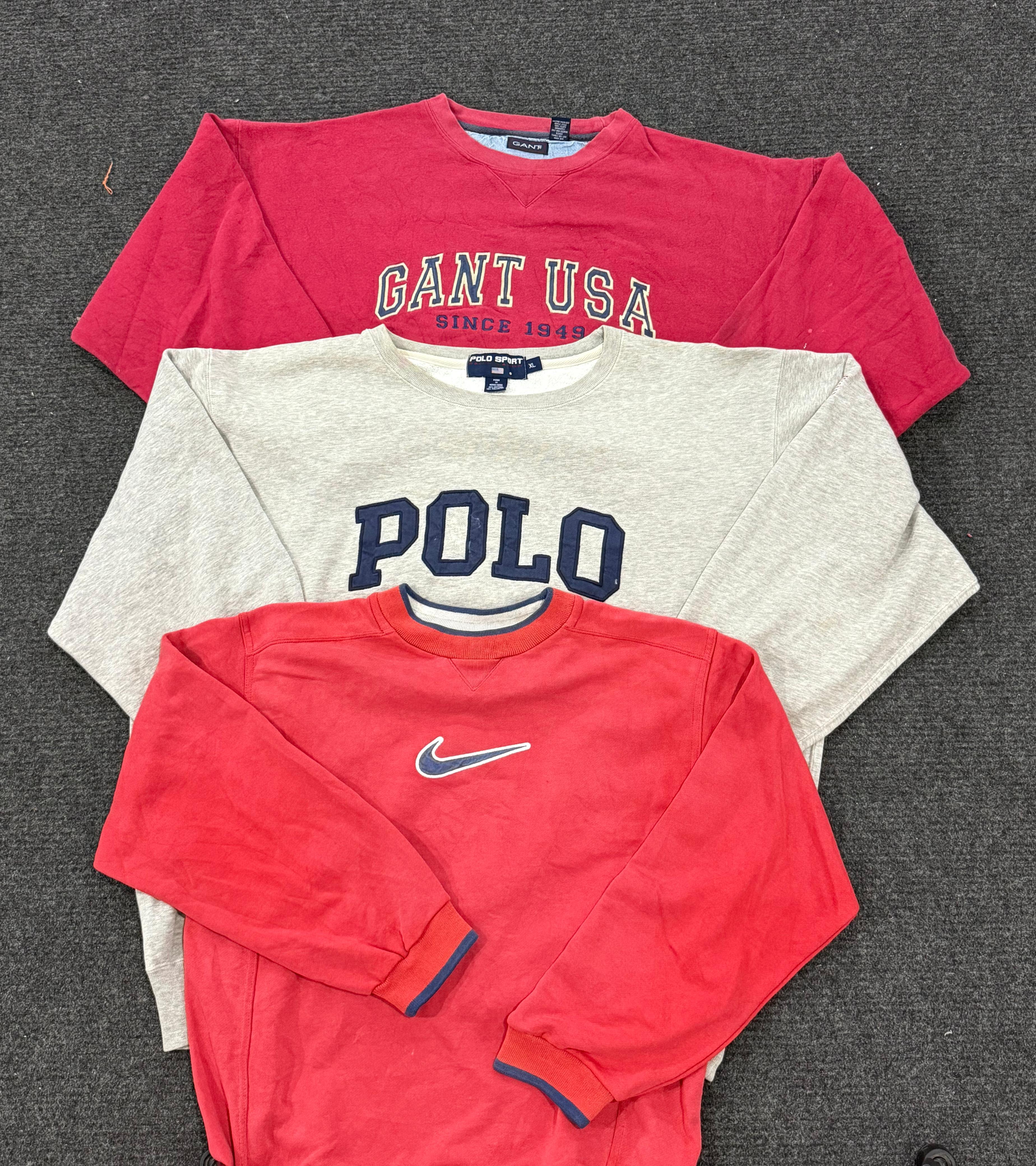 GEMARKTES SWEATSHIRT & HOODIE