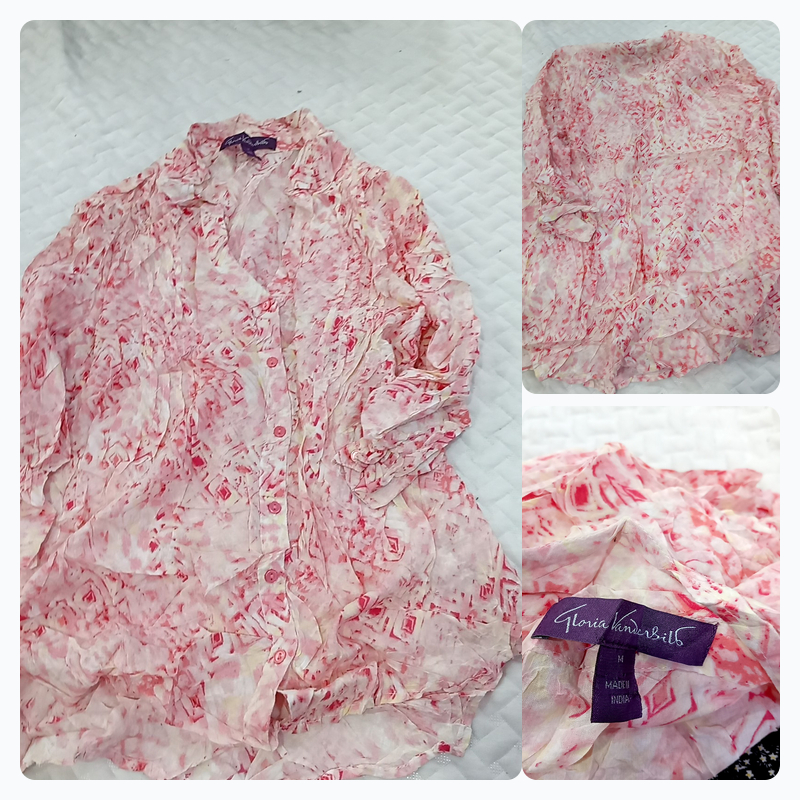 Blusa rosa abstracta transparente con botones de G..