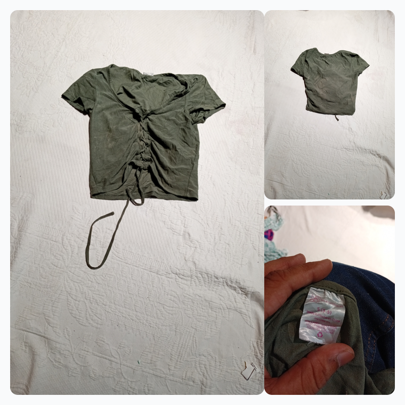 オリーブグリーンのルーシュフロントTシャツ