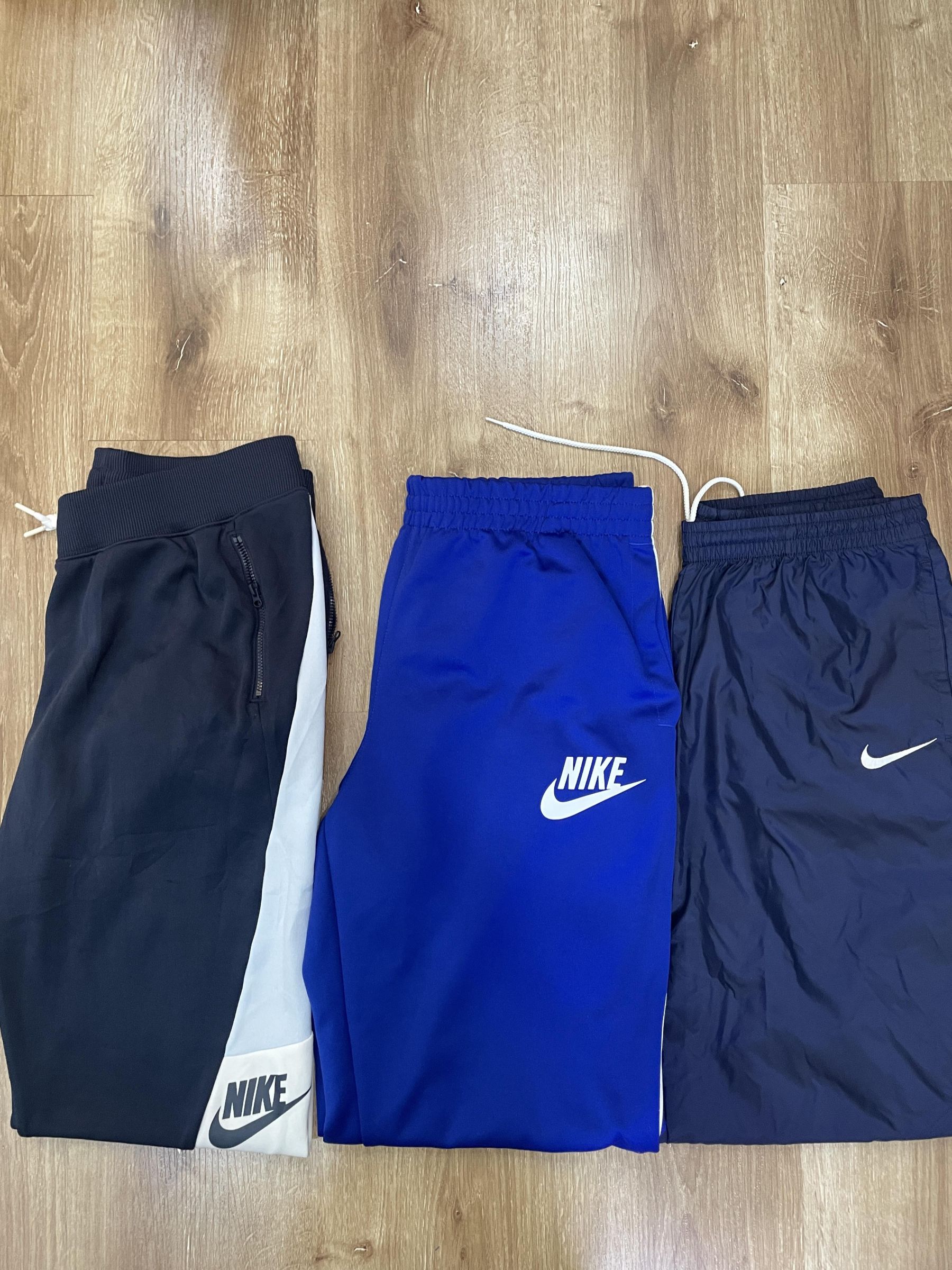 av-1435 nike trousers