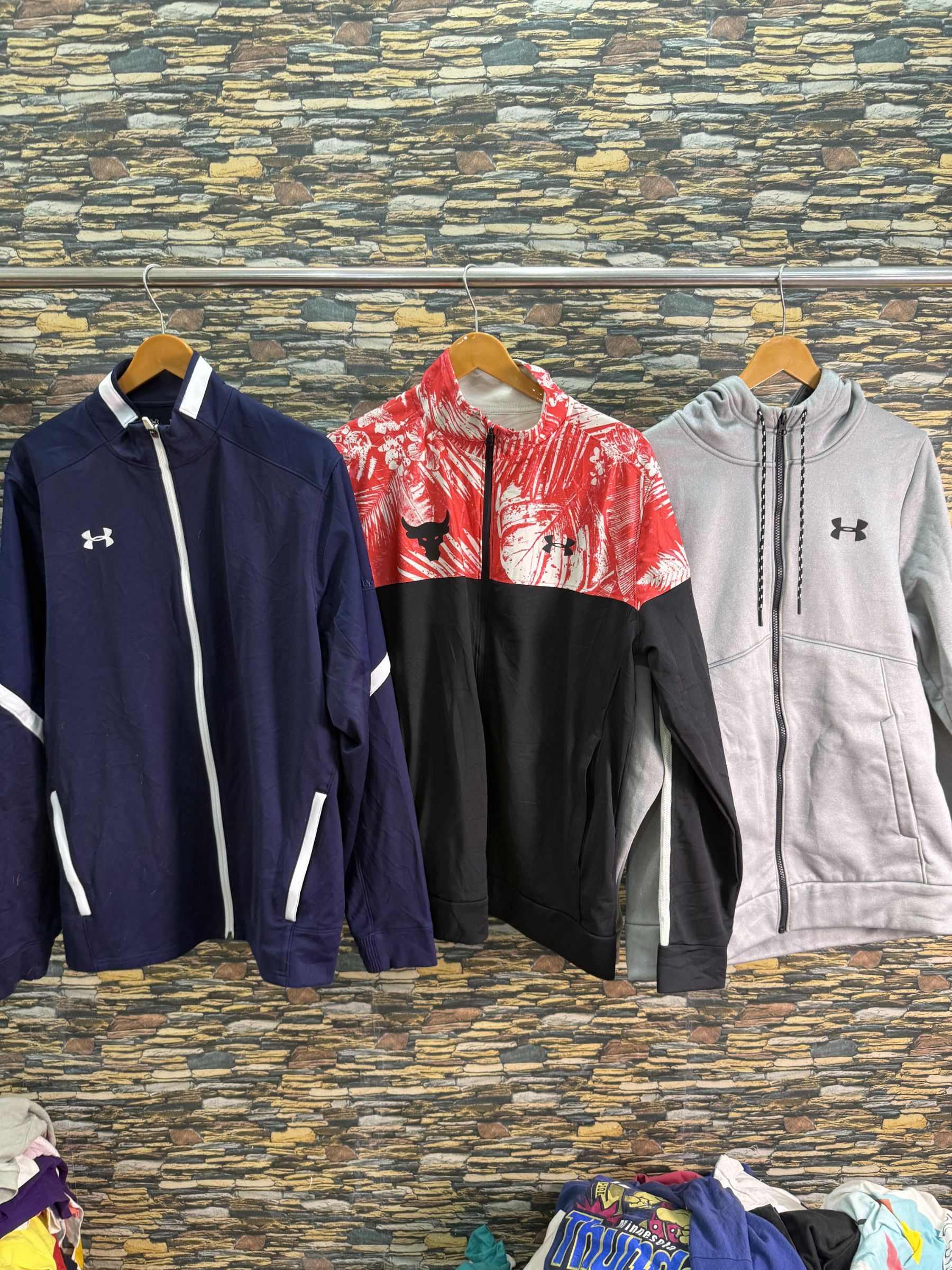 av-1475 under armour jackets