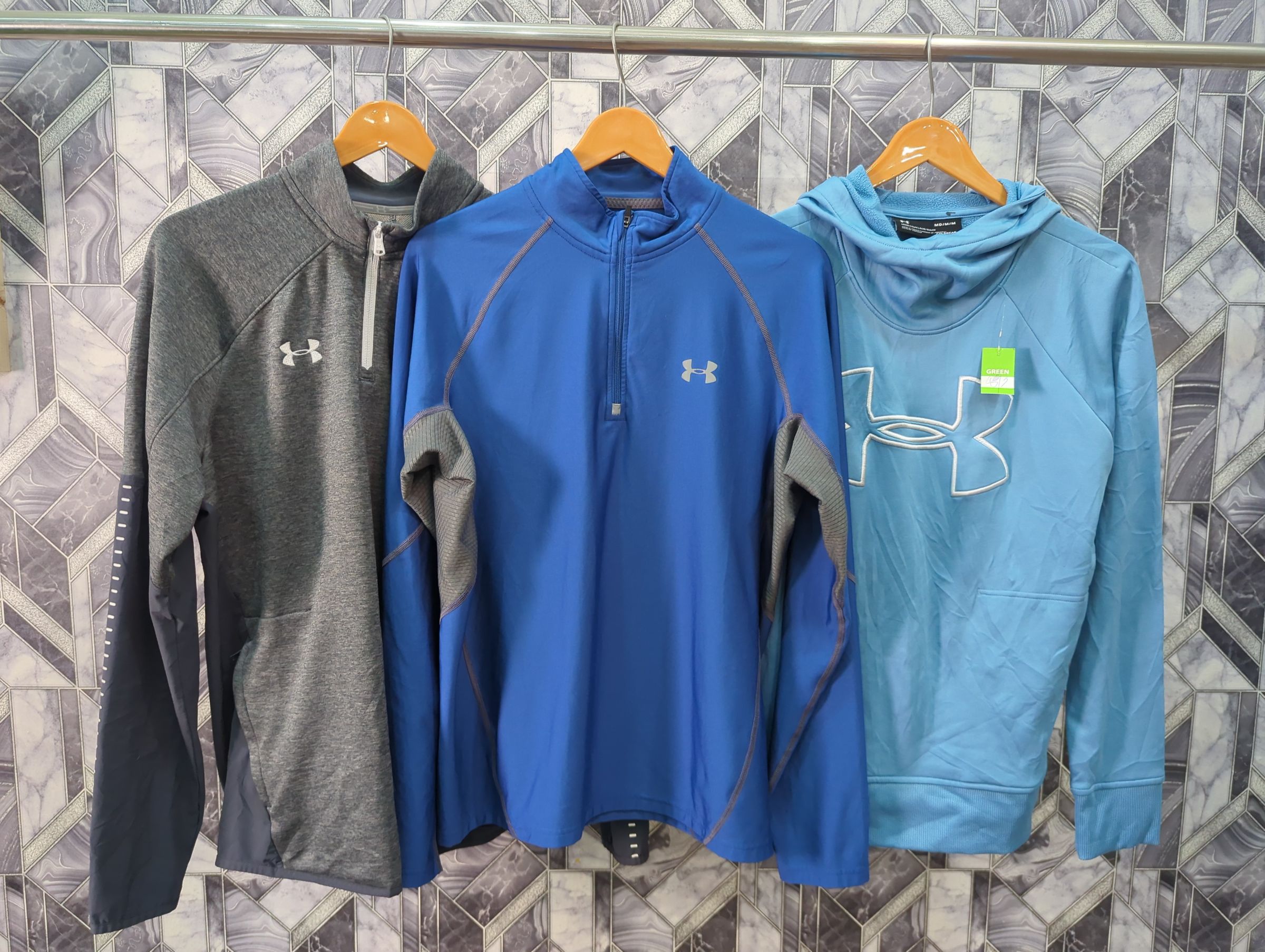 av-1517 under armour sweatshirts & hoodies
