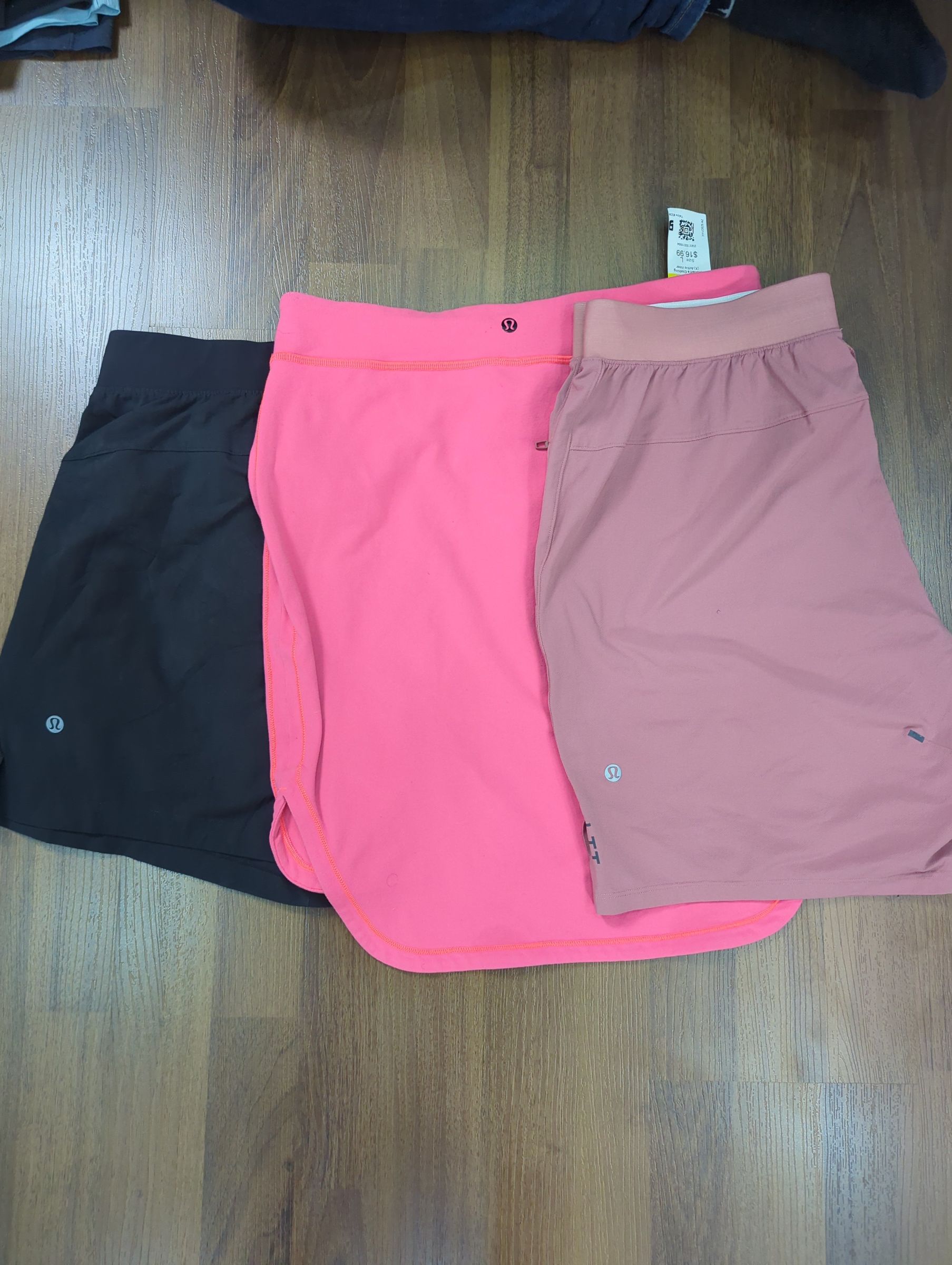 av-1536 lululemon shorts & skirts