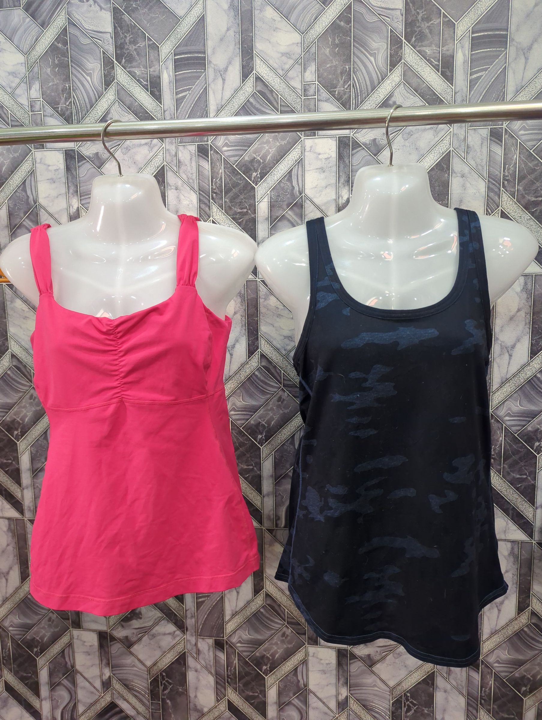 av-1590 lululemon tank tops