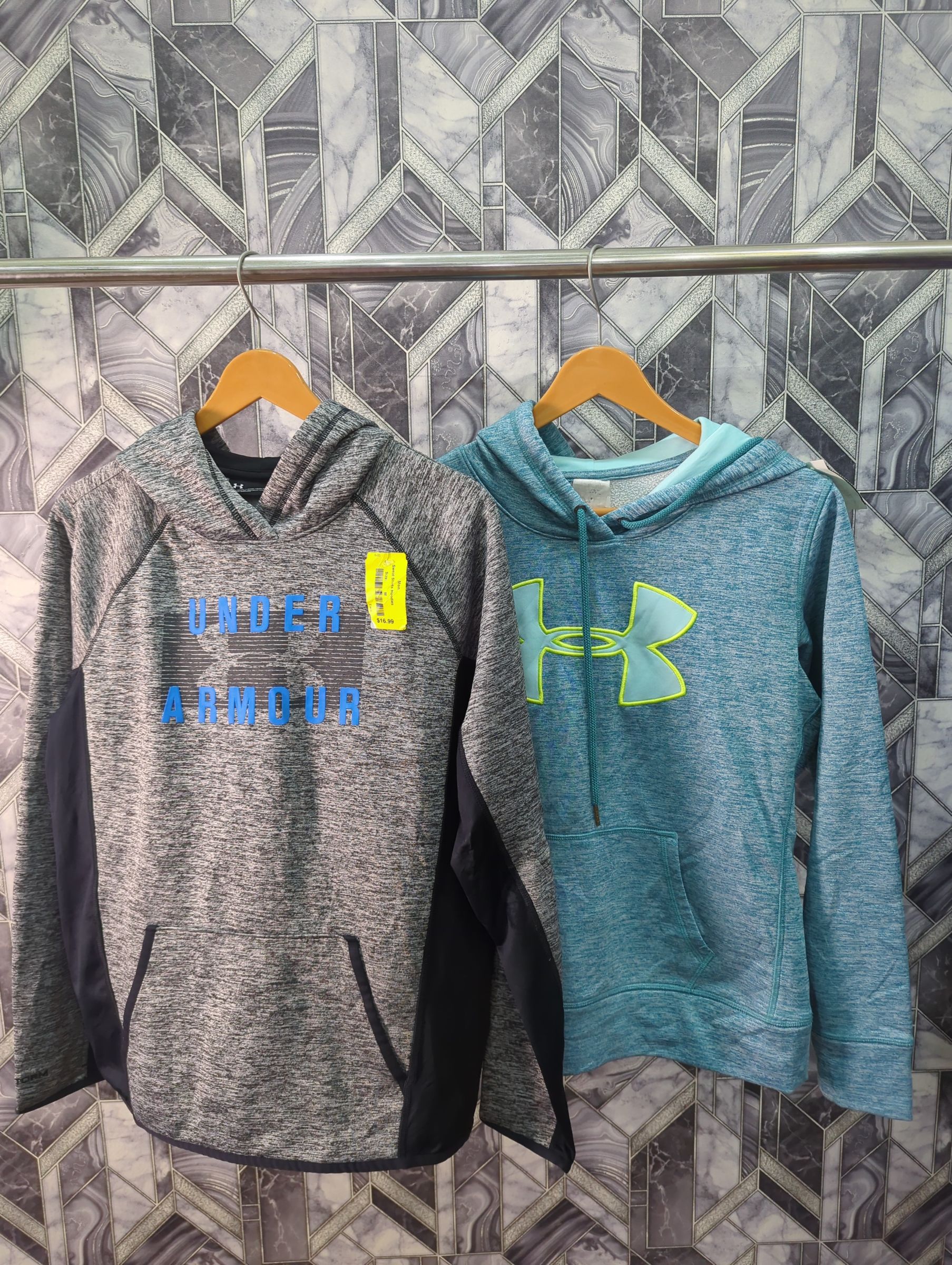 av-1589 under armour sweatshirts & hoodies