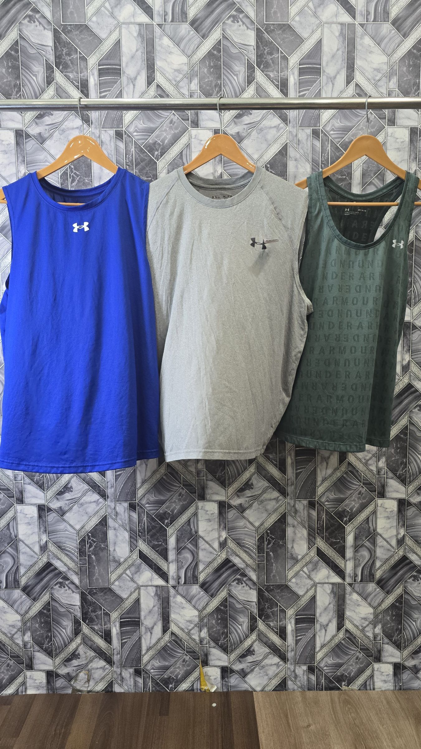 av-1739 under armour tank tops