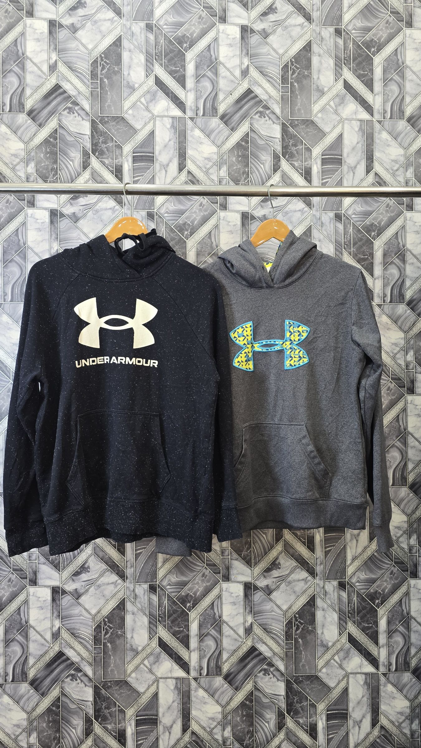 av-1857 under armour hoodies