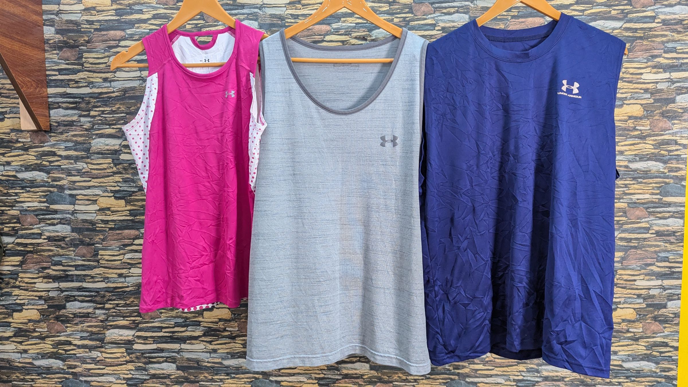 av-1866 under armour tank tops