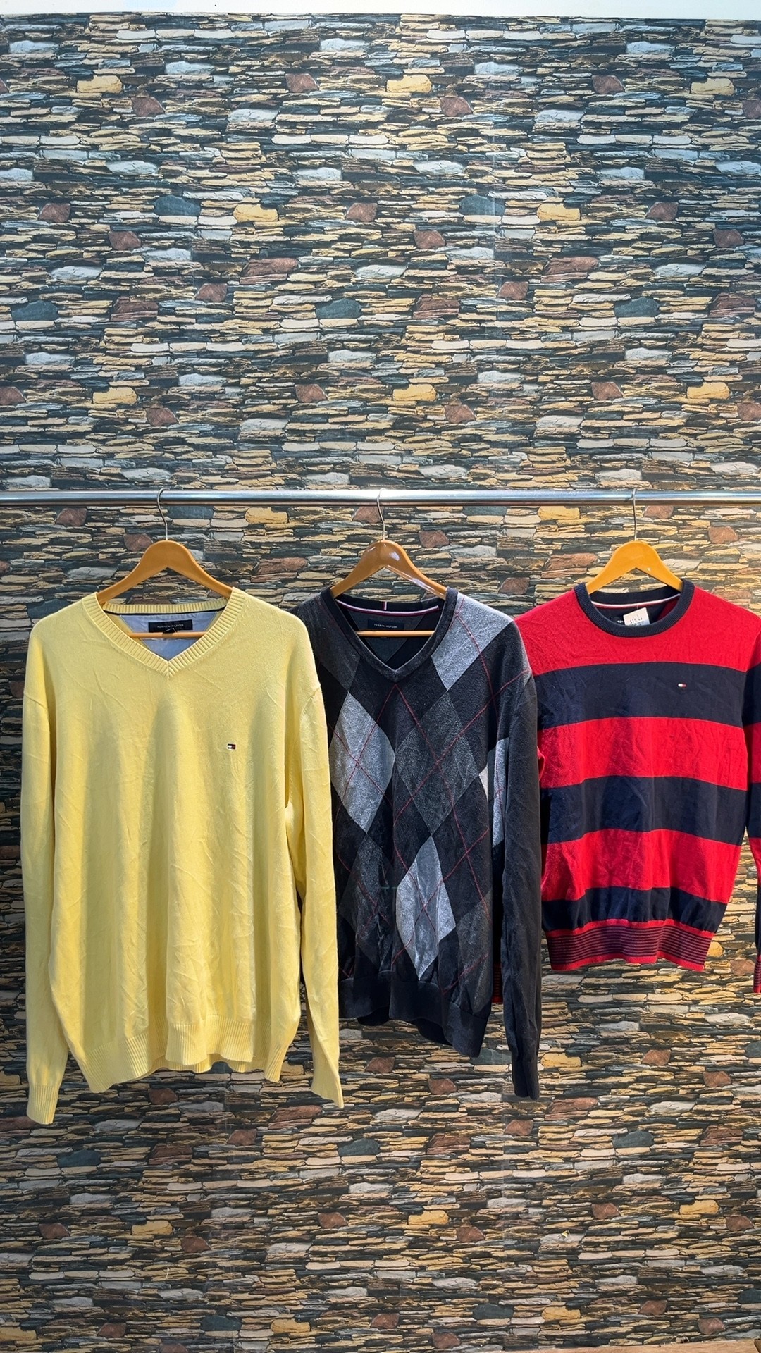 av-2400 tommy hilfiger sweaters